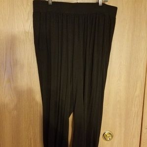 ❤Black Torrid Loose Capris size 2